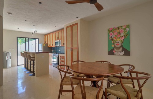 Centro House | Casa Cigno in Merida Centro with Sunny Pool & Private Garage!