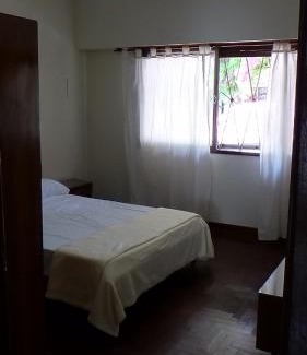 La Plata Apartment | Casa con garage y patio - 6 personas - 26 y 45