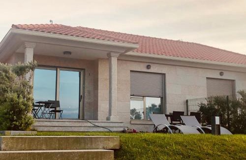 Cangas House | Casa con jardín al lado de Playa Hío