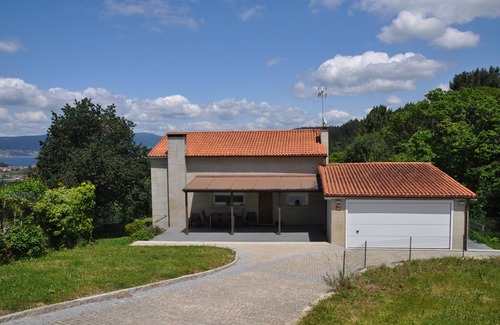 Marin House | Casa con Parcela y Preciosas Vistas a la Ría de Pontevedra