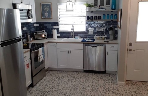 St. Augustine House | Casa Coquina ~ Walk to Downtown ~ CLEAN, QUIET, SPACIOUS, HUGE PRIVATE YARD