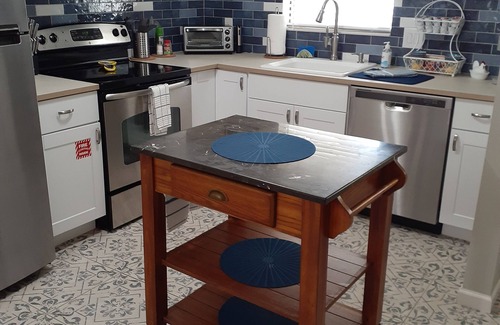 St. Augustine House | Casa Coquina ~ Walk to Downtown ~ CLEAN, QUIET, SPACIOUS, HUGE PRIVATE YARD