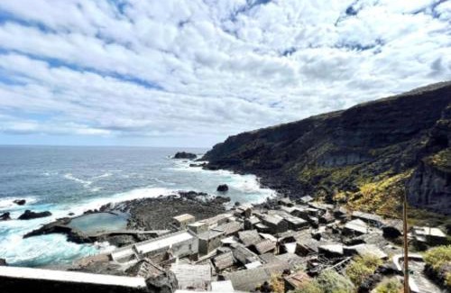 Valverde House | Casa Cueva con Vistas Panorámicas al Mar y BBQ