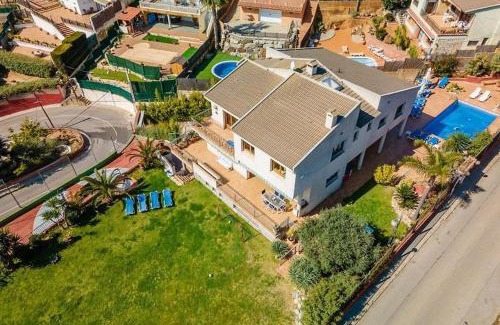 Santa Susanna Villa | Casa de 2000 m2 Piscina Mar Barbacoa y Felicidad