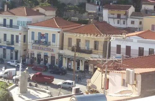 Gythio House | Casa de la Oliva in Greece