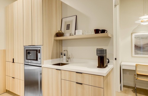Santa Barbara Apartment | Casa De La Vina Unit 5 - Boutique Suites