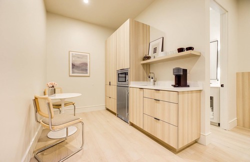 Santa Barbara Apartment | Casa De La Vina Unit 7 - Boutique Suites