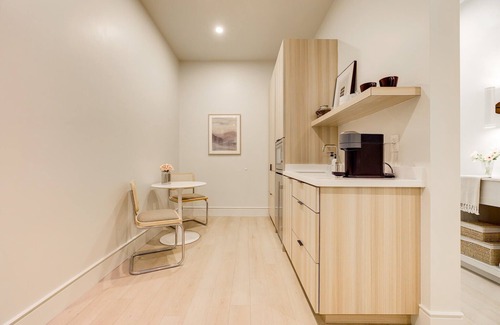 Santa Barbara Apartment | Casa De La Vina Unit 7 - Boutique Suites