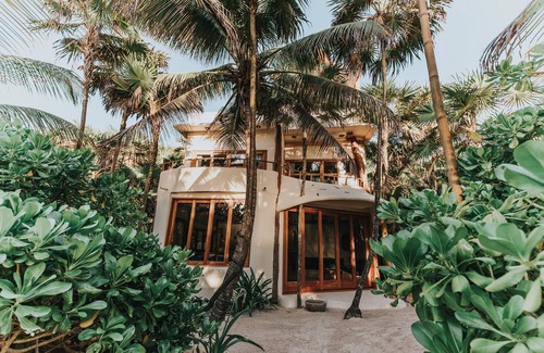 Zona Hotelera House | Casa de las Palmas w/Rooftop Patio ~ Mahayana, Stunning Luxury Villa w/BEST location on Tulum Beac.