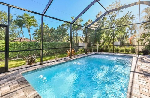 Naples Park House | Casa Del Mare at the Beach 2 bd rms W King Beds