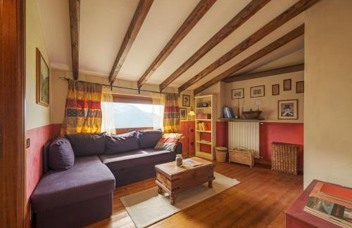 Adrara San Martino Apartment | Casa del Picchio