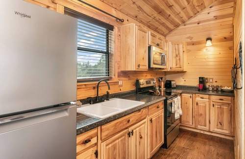 Llano Cabin | Casa del Sol | 1/1 Hill Country Cabin, Hot Tub, Full Kitchen, Pet Friendly w/fee