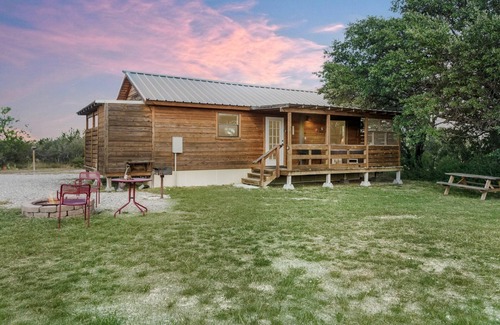 Llano Cabin | Casa del Sol | 1/1 Hill Country Cabin, Hot Tub, Full Kitchen, Pet Friendly w/fee