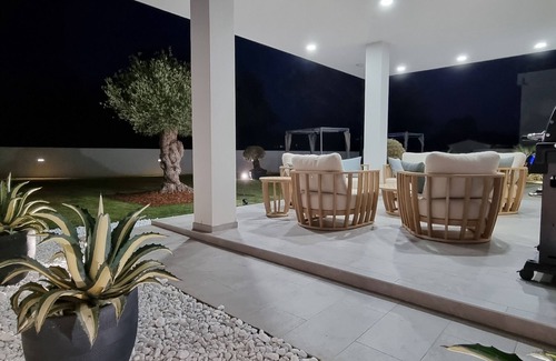 Jursici Villa | Casa del sol - Green Oasis, Only 15 min From the sea