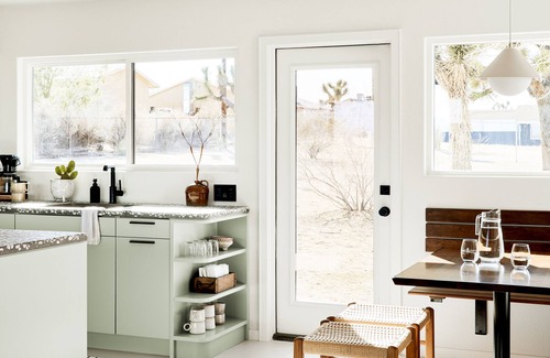 Joshua Tree House | Casa Demesne + Container Pool + 10 Min to Joshua Tree National Park + Fire pit