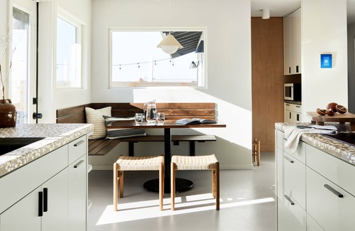 Joshua Tree House | Casa Demesne + Container Pool + 10 Min to Joshua Tree National Park + Fire pit