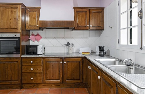 Sao Vicente Cottage | Casa do Lanço - Tinta Negra, wine and laurissilva.