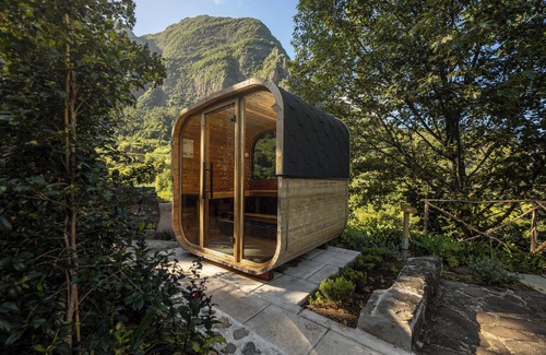 Sao Vicente Cottage | Casa do Lanço - Tinta Negra, wine and laurissilva.