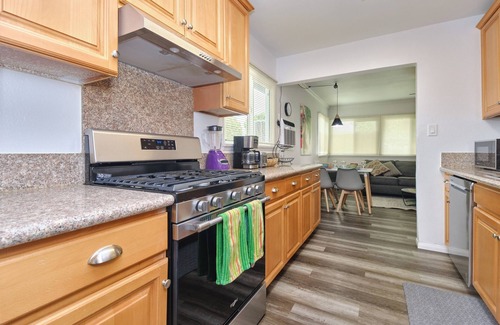 Montclair House | Casa Dulce near shopping, restaurants, colleges, airport