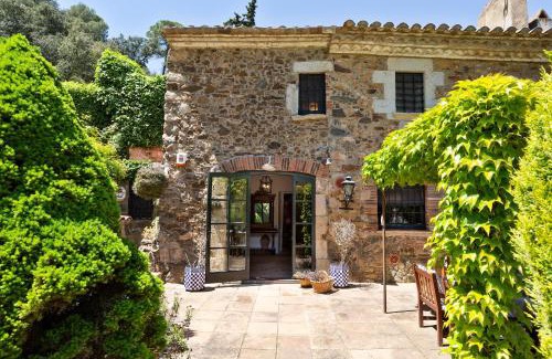 Mont-Ras House | CASA EL MOLI DE CAN BURJATS con piscina y chimenea - WeHost Costa Brava