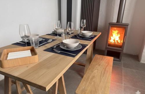 Olvera House | Casa Entre Lunas - Stylish Rustic Retreat