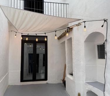 Olvera House | Casa Entre Lunas - Stylish Rustic Retreat