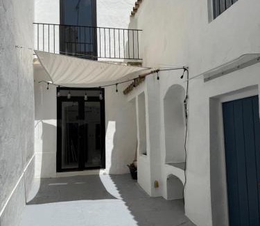 Olvera House | Casa Entre Lunas - Stylish Rustic Retreat