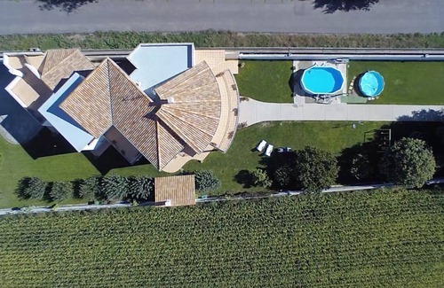 Villanueva de Las Manzanas Ski Chalet | Casa Miguel & Sally, 16 km Leon, 3 km Galicia-Barcelona highway, 31 people