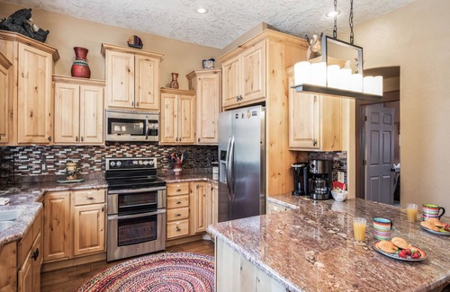 Alto Cabin | Casa Escondida | Pet Friendly, Hot Tub, Views