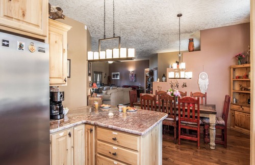 Alto Cabin | Casa Escondida | Pet Friendly, Hot Tub, Views