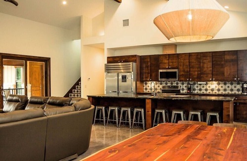 Sabinal House | Casa Estrella @ Frio Select Rental Homes