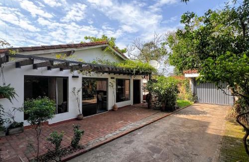 Asuncion House | Casa Eva, rústica y cálida familiar