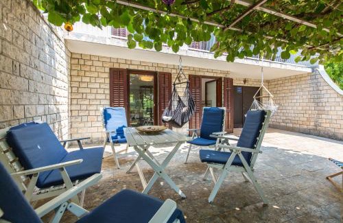 Novigrad House | Casa Flora 3-minutes’ walk from the beach