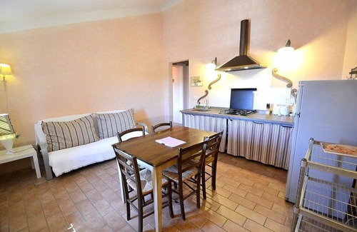 Castiglione del Lago House | Casa Flora L: A characteristic and welcoming apartment that is part of a villa surrounded by the greenery, with Free WI-FI.