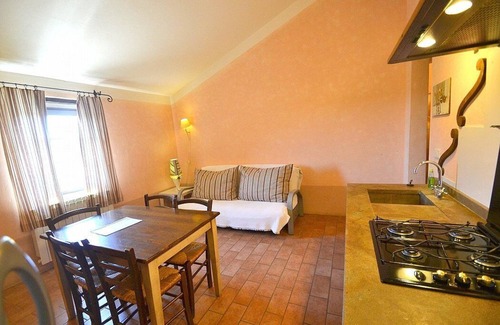 Castiglione del Lago House | Casa Flora L: A characteristic and welcoming apartment that is part of a villa surrounded by the greenery, with Free WI-FI.