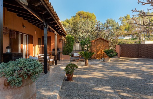 Vagia House | Casa Fos Aegina, 2 minutes from the sea on foot.