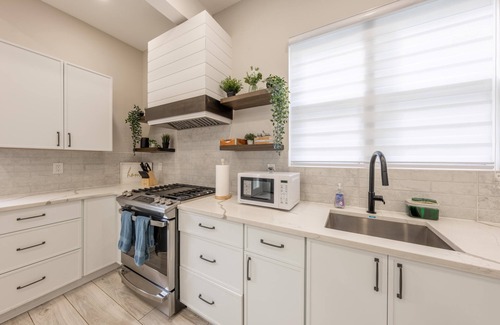 Roselle House | Casa Francesca 6BR Villa & Heated Pool