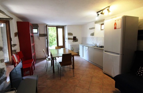 Vacciago Apartment | Casa Frey apt. 2 at Lake Orta with garden and swimming pool