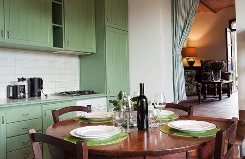 Asciano House | Casa Giobatta A: An elegant and welcoming one-story apartment that is part of an ancient country house surrounded by the greenery, with Free WI-FI.