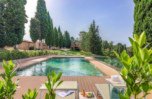 Asciano House | Casa Giobatta A: An elegant and welcoming one-story apartment that is part of an ancient country house surrounded by the greenery, with Free WI-FI.