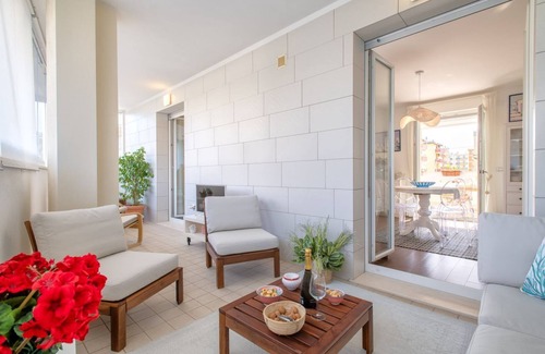 La Pietraia Apartment | Casa Ibiscus. Cozy apartment a few steps from the sea.