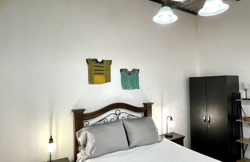 Antigua Guatemala House | Casa Jebel Antigua - Walk to Center of Town - Parking!
