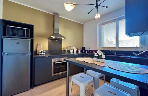 Brive-la-Gaillarde Apartment | Casa Labrunie - Central T3 avec Garage et Grande Terrasse