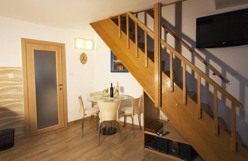 Cres House | Casa Laura Cres, 100m to the beach, 6 people, great location, free WiFi