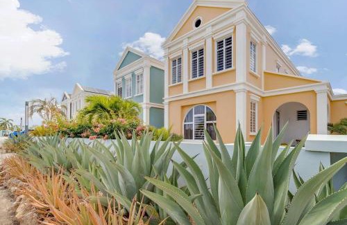 Tera Kora Villa | Casa Leeward with Pool on the Laguna Marina