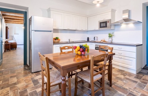 Belveglio Villa | Casa Leonarda 8, Emma Villas