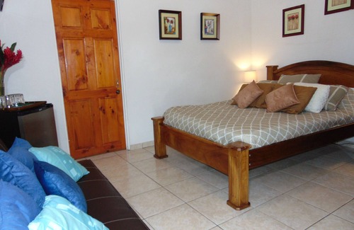 Pavas Bed & Breakfast | Casa Lima B&B - ideal for weddings/groups