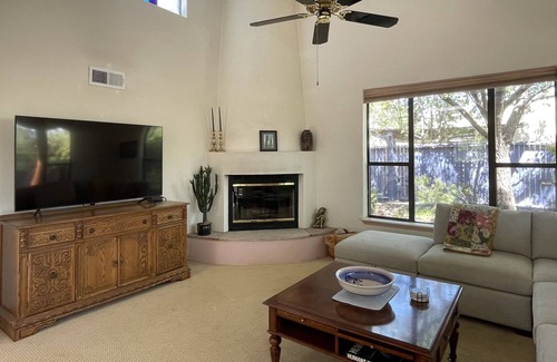 Southside House | Casa Lirio - 3BR, beautiful courtyard, 15mins from Plaza
