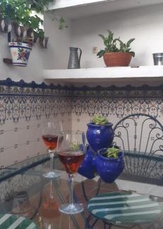 Ojen House | Casa Luciíta: Agradable con chimenea, patio y BBQ.