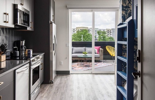 Rolling Mill Hill Condo | Casa Lulu Studio ♥ Private Luxury Rooftop ~ Skyline Views ~ 5min to Broadway